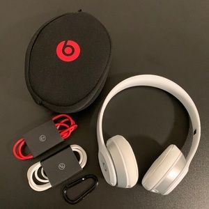 Beats Solo Wireless Headphones. White.